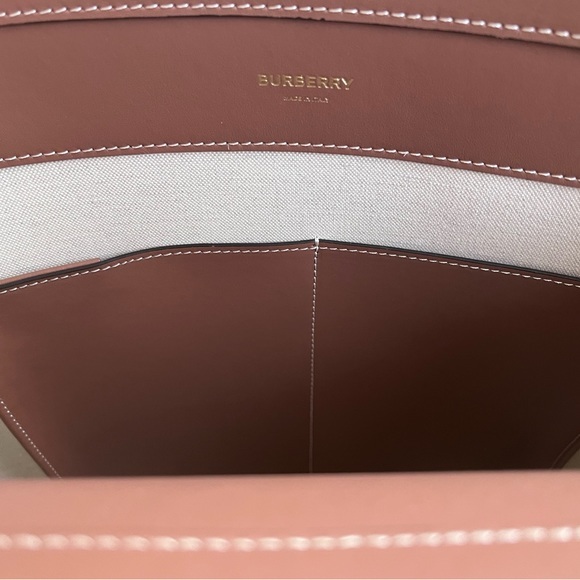 🔴SOLD🔴 BURBERRY Medium Pocket Logo Canvas and Leather Tote - Picture 14 of 16